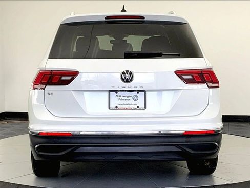 Certified 2023 Volkswagen Tiguan SE w/ Panoramic Sunroof Package image 4