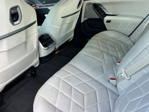 Used 2025 BMW 740i w/ Premium Package image 15