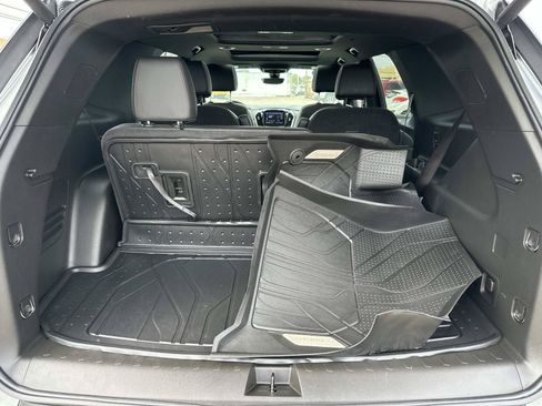 Certified 2023 Chevrolet Traverse RS w/ LPO, Floor Liner Package AWD/4WD image 9