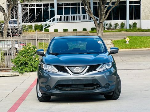 Used 2019 Nissan Rogue Sport S FWD image 2