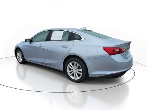 Used 2018 Chevrolet Malibu LT w/ Leather Package FWD image 3