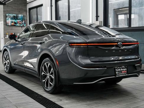 Used 2023 Toyota Crown XLE image 6