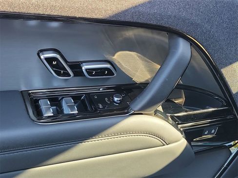 Certified 2025 Land Rover Range Rover Sport SE image 24