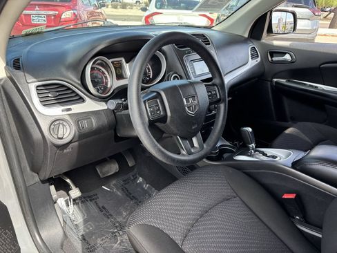 Used 2019 Dodge Journey SE FWD image 16