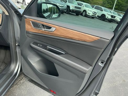 Certified 2025 Volkswagen Atlas SE FWD image 35
