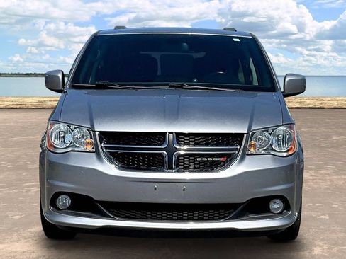 Used 2019 Dodge Grand Caravan SXT FWD image 2