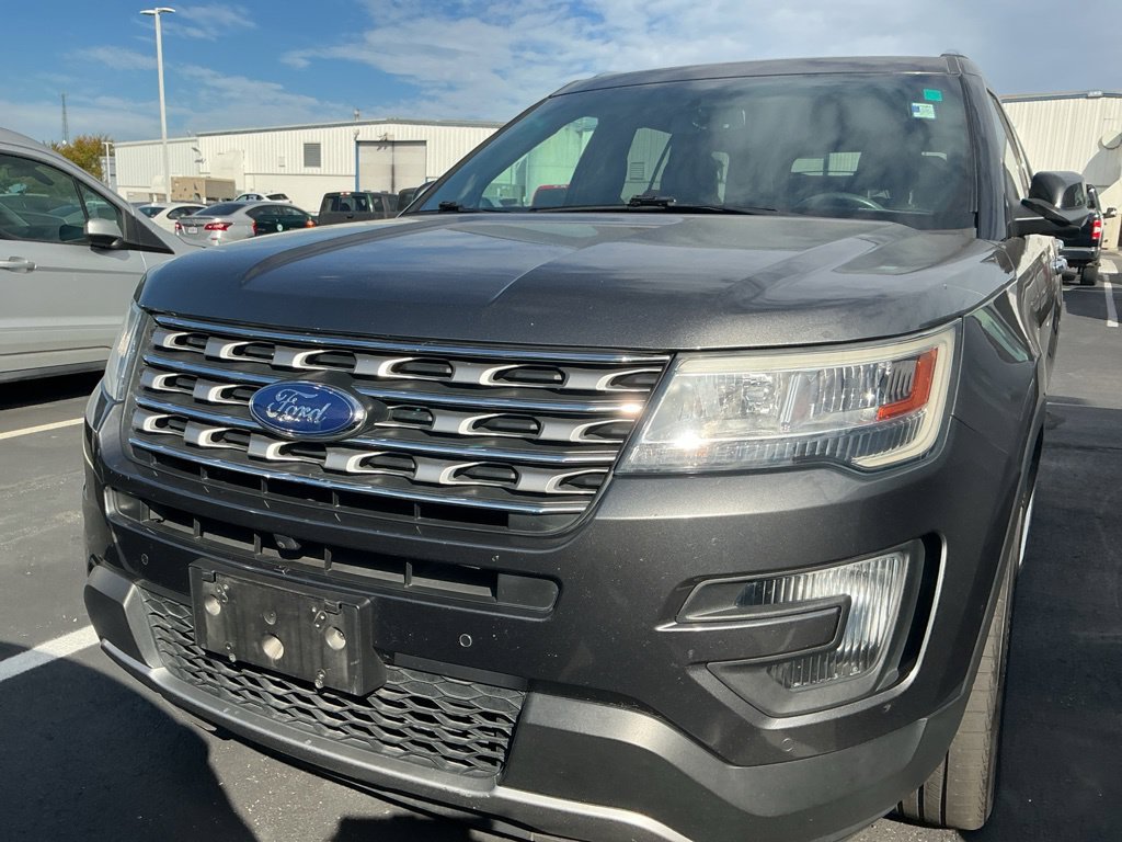 Used 2016 Ford Explorer Limited FWD image 2