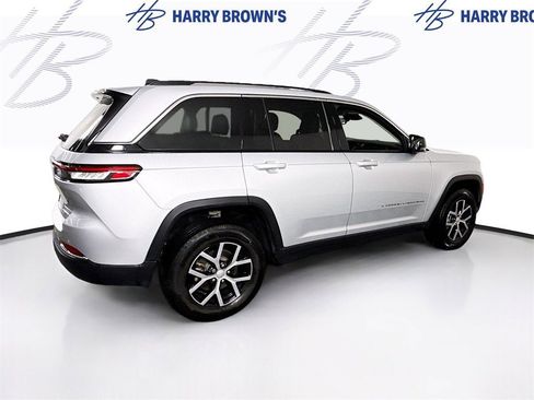 Used 2024 Jeep Grand Cherokee Limited image 32