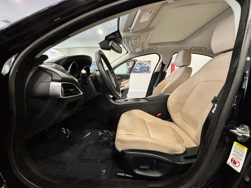Used 2017 Jaguar XE Premium RWD image 12