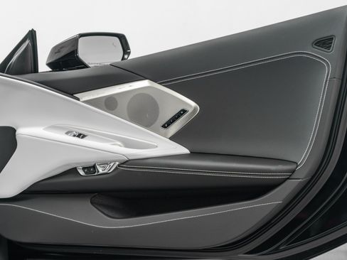 Used 2025 Chevrolet Corvette Stingray Preferred Conv w/ Chrome Exterior Badge Package RWD image 27