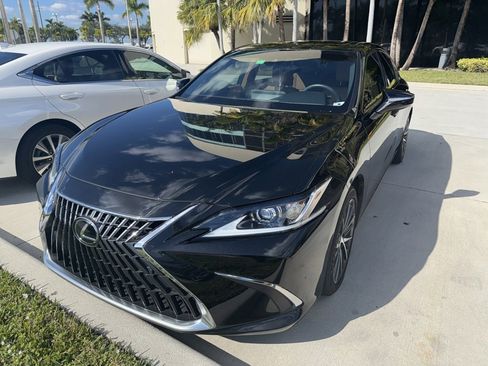 Used 2024 Lexus ES 350 w/ Premium Package image 6