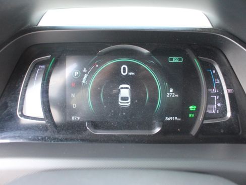 Used 2022 Hyundai Ioniq Limited FWD image 19