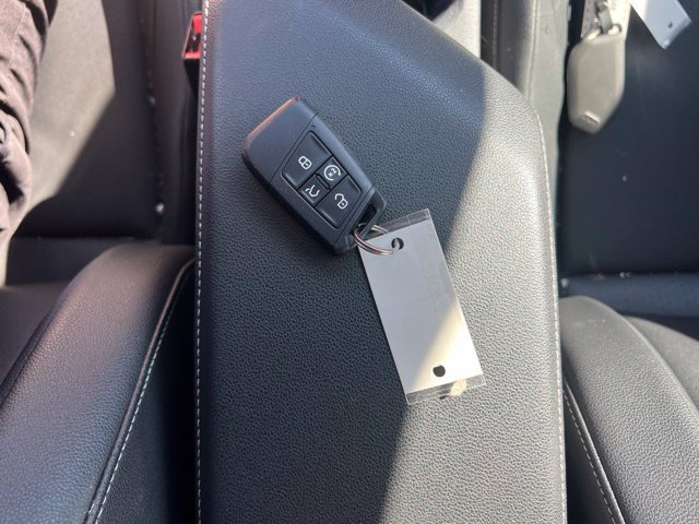 Used 2019 Volkswagen Jetta SE w/ Cold Weather Package FWD image 11