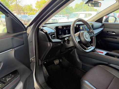 Used 2026 Nissan Kicks SR FWD image 33