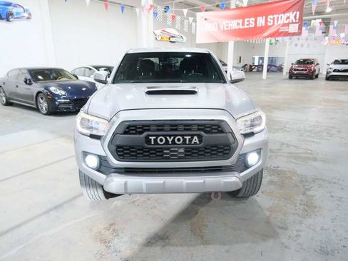 Used 2020 Toyota Tacoma TRD Sport image 3