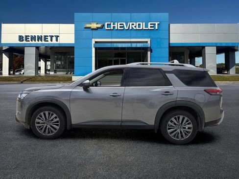 Used 2024 Nissan Pathfinder SL w/ SL Premium Package AWD/4WD image 4