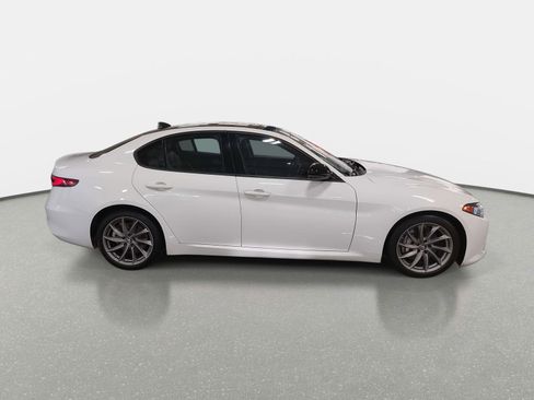 Used 2024 Alfa Romeo Giulia Sprint image 4