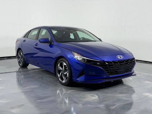 Used 2023 Hyundai Elantra SEL w/ Convenience Package FWD image 3