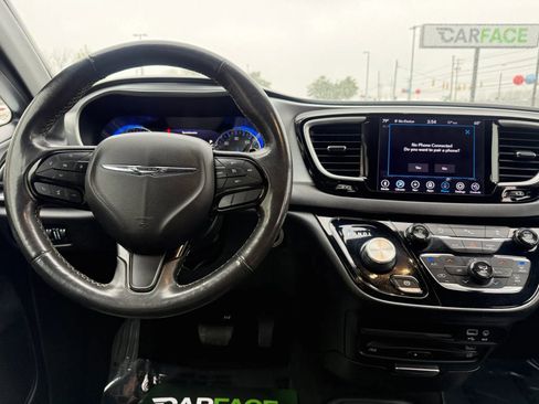 Used 2020 Chrysler Pacifica Touring-L Plus w/ S Appearance Package FWD image 35