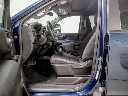Used 2022 Chevrolet Silverado 2500 Custom w/ Custom Value Package AWD/4WD image 18