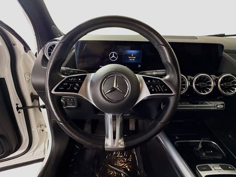 Used 2025 Mercedes-Benz GLA 250 image 13