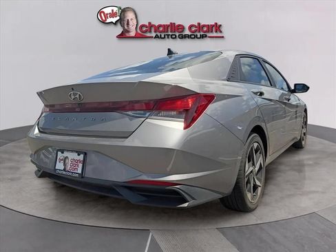 Used 2023 Hyundai Elantra SEL w/ Convenience Package FWD image 3