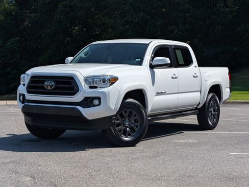 Used 2021 Toyota Tacoma SR5 RWD image 4
