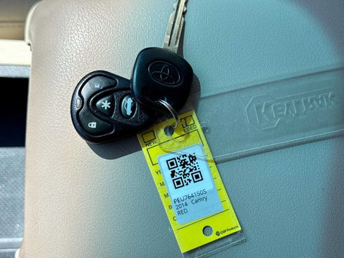 Used 2014 Toyota Camry FWD image 33