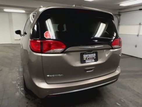 Used 2017 Chrysler Pacifica Touring-L w/ Tire & Wheel Group image 7