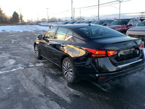 Used 2023 Nissan Altima 2.5 SV w/ SV Premium Package AWD/4WD image 3