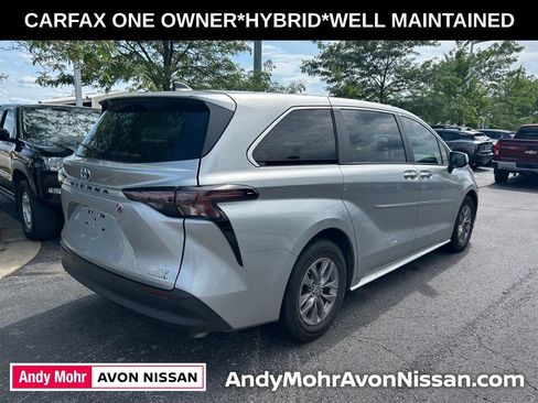 Used 2023 Toyota Sienna XLE FWD image 3