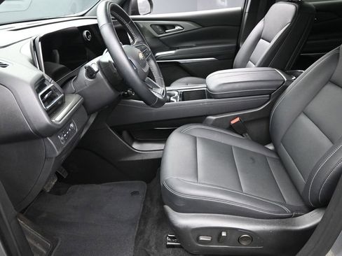 Certified 2025 Chevrolet Traverse LT image 18