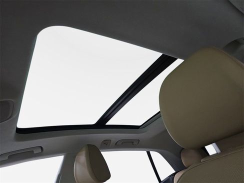 Used 2023 Audi Q8 Prestige w/ Prestige Package image 32