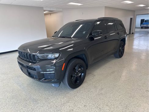 Used 2024 Jeep Grand Cherokee Altitude image 23