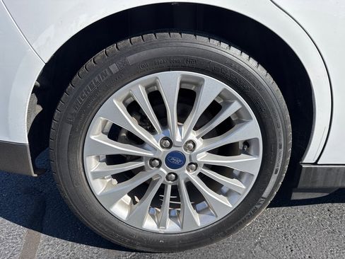 Used 2017 Ford C-MAX SE image 19