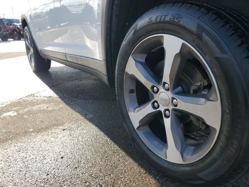 Used 2023 Jeep Grand Cherokee L Limited image 36