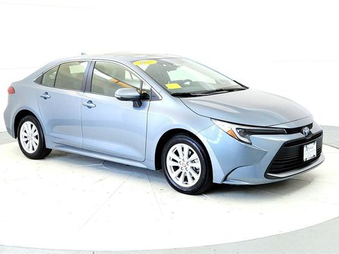 Used 2025 Toyota Corolla XLE image 7