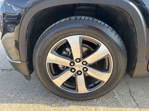 Used 2019 Chevrolet Traverse LT w/ LT Premium Package FWD image 7