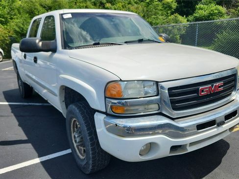 Used 2003 GMC Sierra 1500 SLE w/ Skid Plate Package AWD/4WD image 8