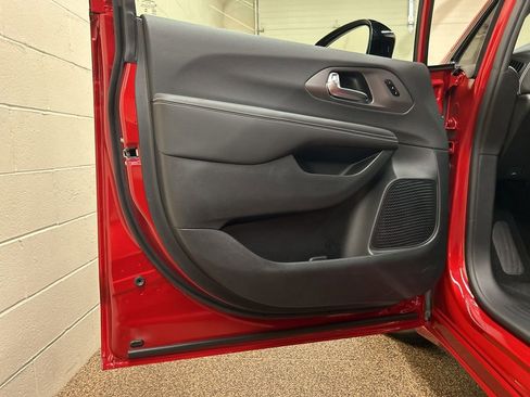 New 2026 Chrysler Pacifica Select FWD image 13
