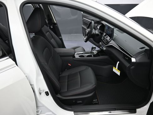 New 2025 Nissan Altima 2.5 SR w/ SR Premium Package image 16