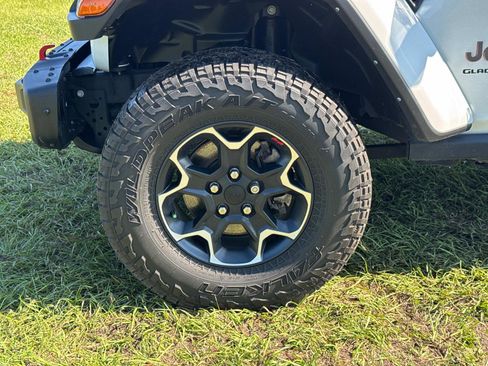 Used 2023 Jeep Gladiator Rubicon w/ LED Lighting Group image 10