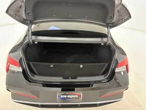Used 2024 Hyundai Elantra SE FWD image 17