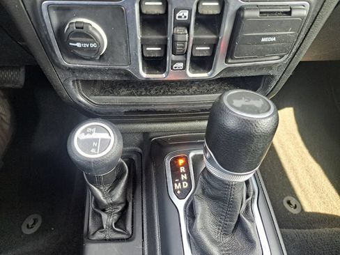 Used 2022 Jeep Wrangler Unlimited Sport AWD/4WD image 15