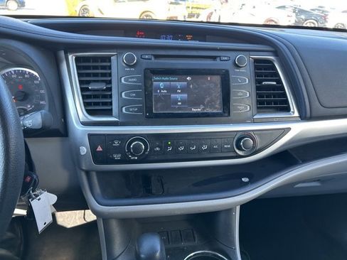 Used 2019 Toyota Highlander LE image 13