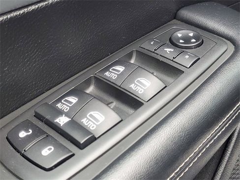 Used 2020 Chrysler Pacifica Limited image 11