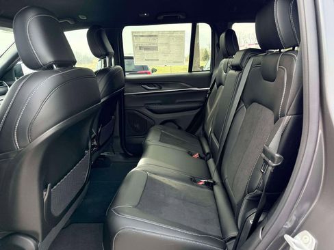 New 2026 Jeep Grand Cherokee Altitude image 11