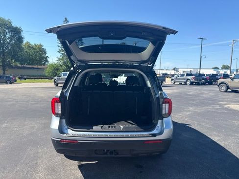 Used 2025 Ford Explorer Active AWD/4WD image 30