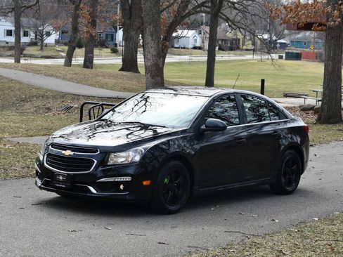 Used 2016 Chevrolet Cruze LT FWD image 3