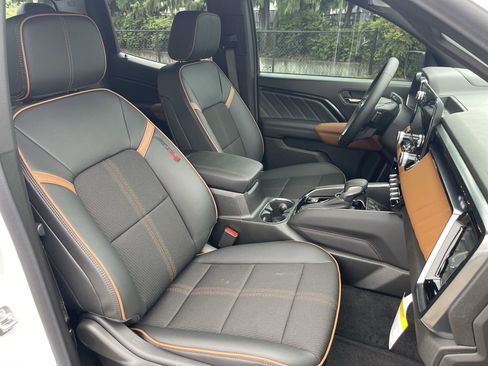 New 2025 GMC Canyon AT4 w/ Nightfall Edition image 60